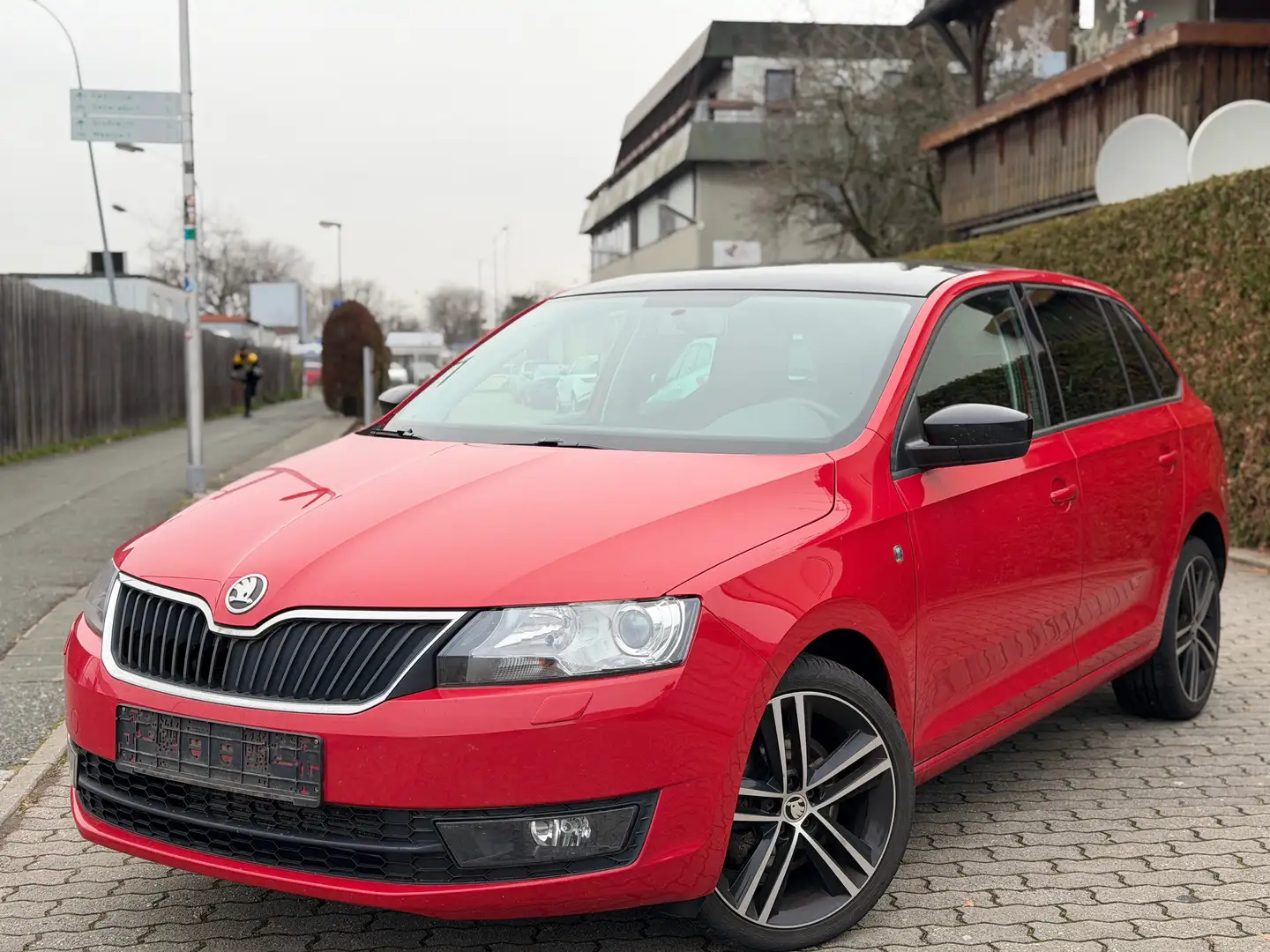 Skoda Rapid/Spaceback Style Plus *Xenon*Pano*SZH*Sportsitze*LM*PDC*Temp* Rouge - 1