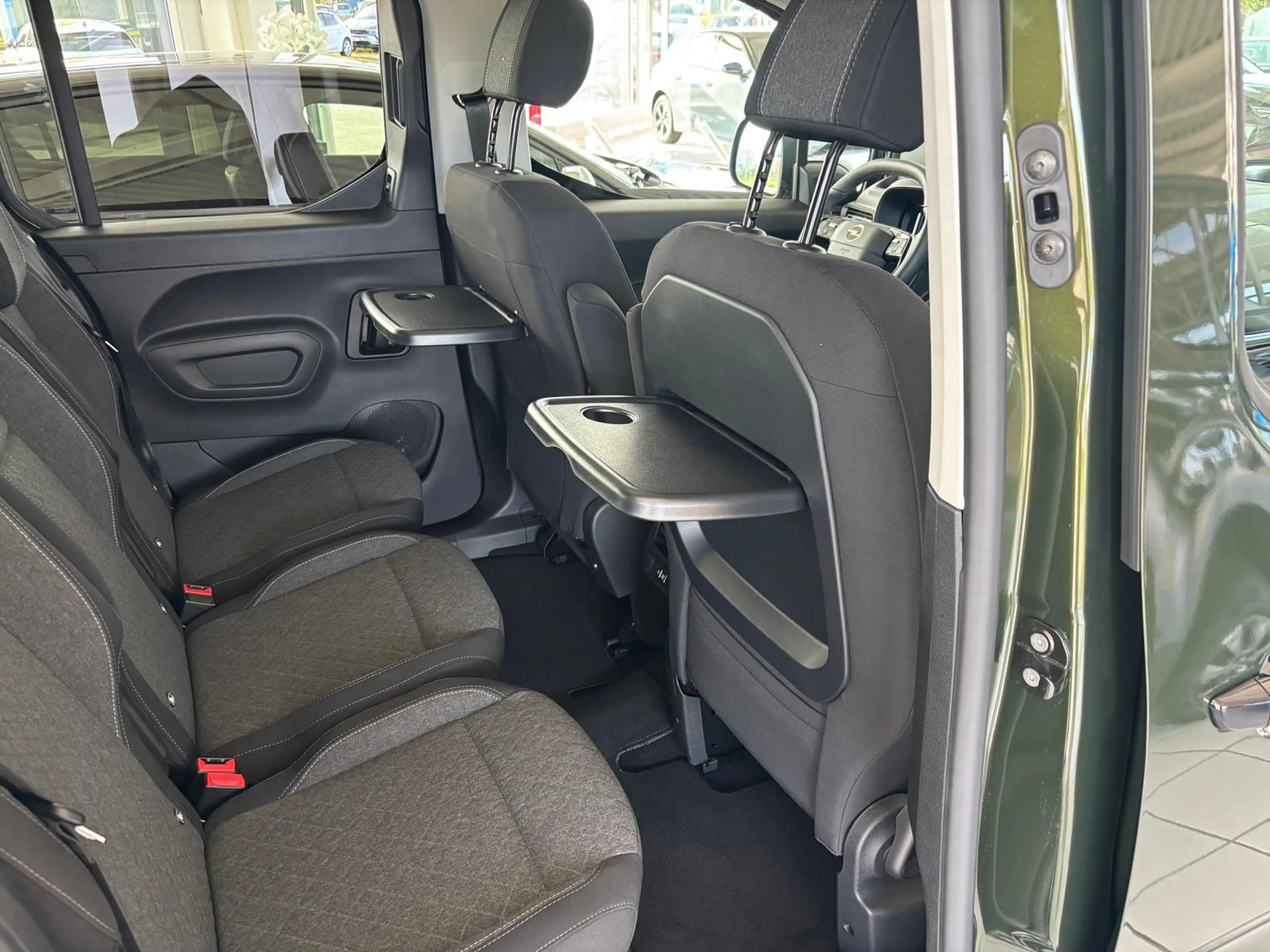 Opel Combo Life E GS — photo 10