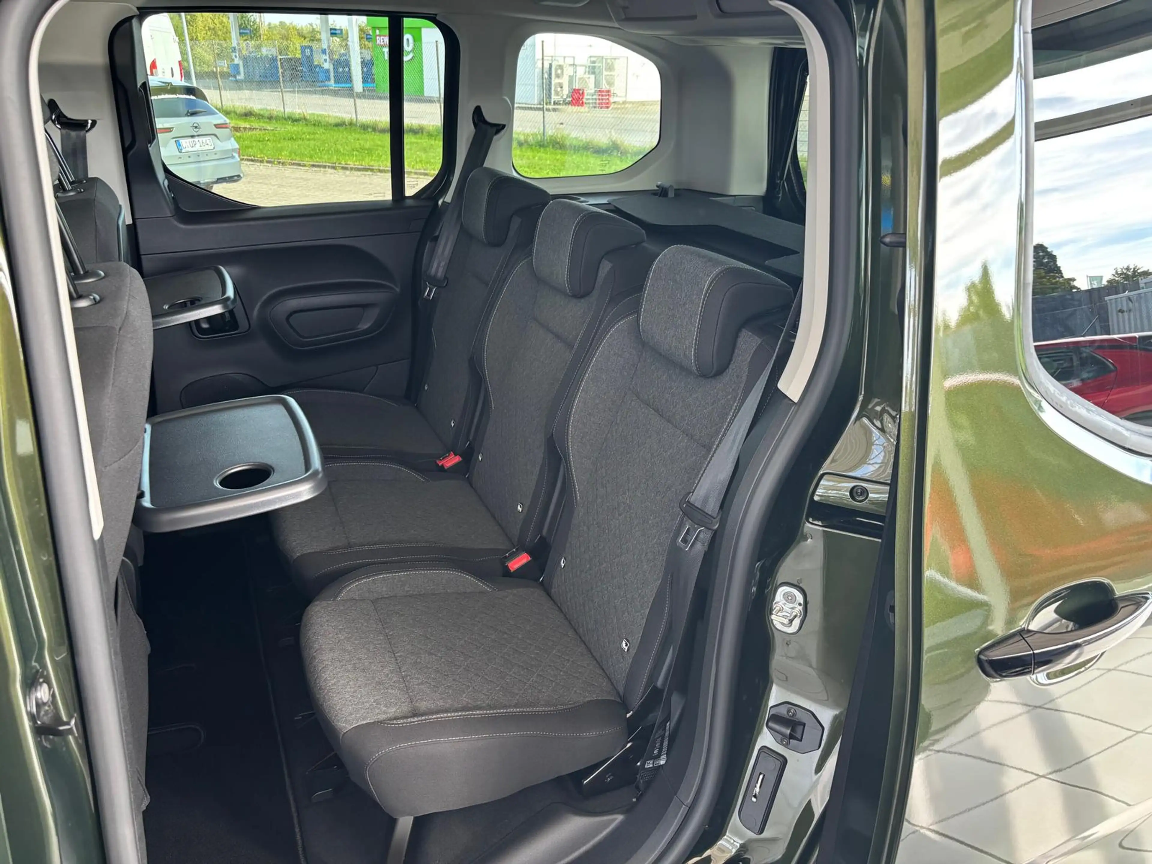 Opel Combo Life E GS — photo 9
