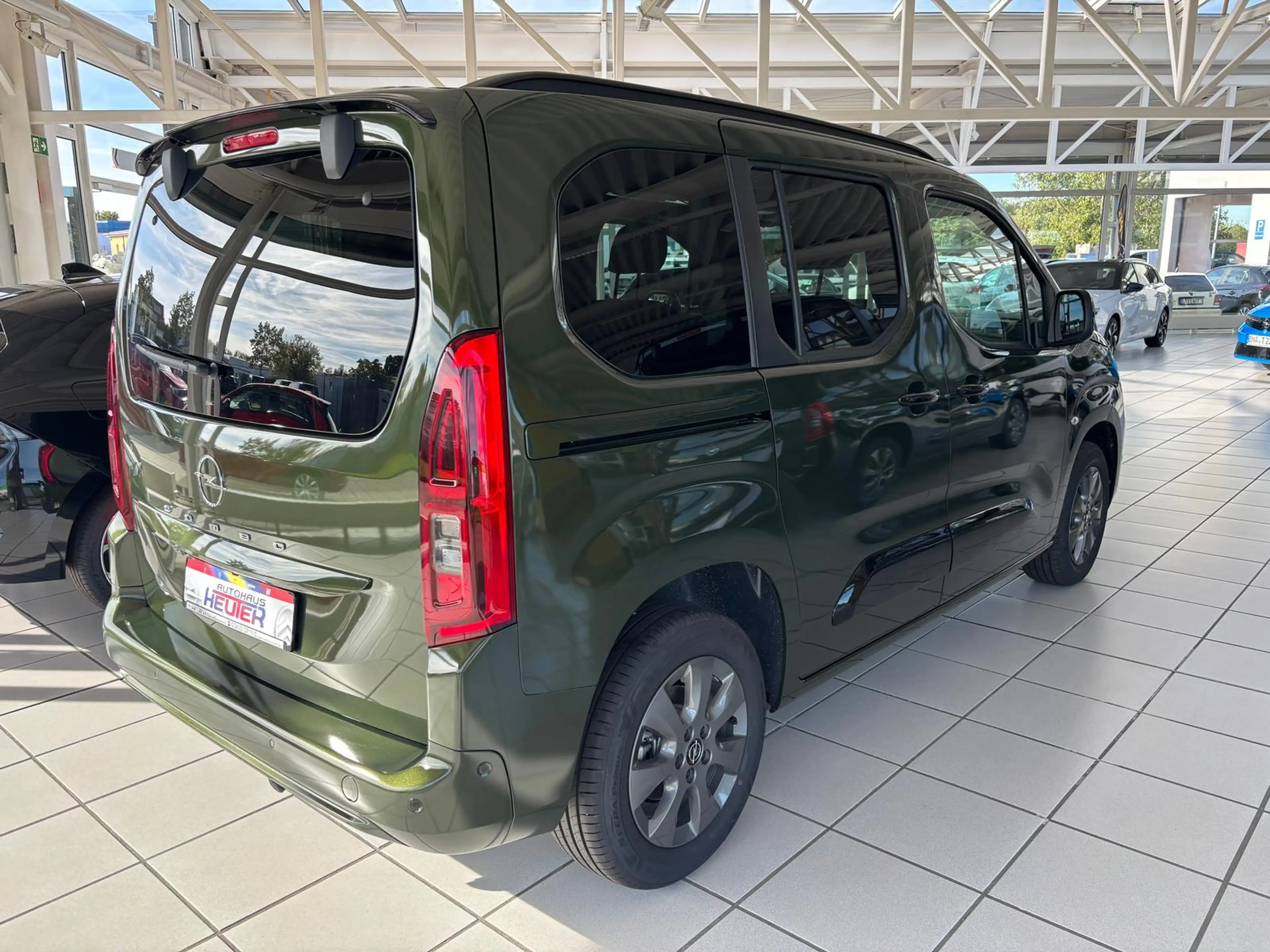 Opel Combo Life E GS — photo 6