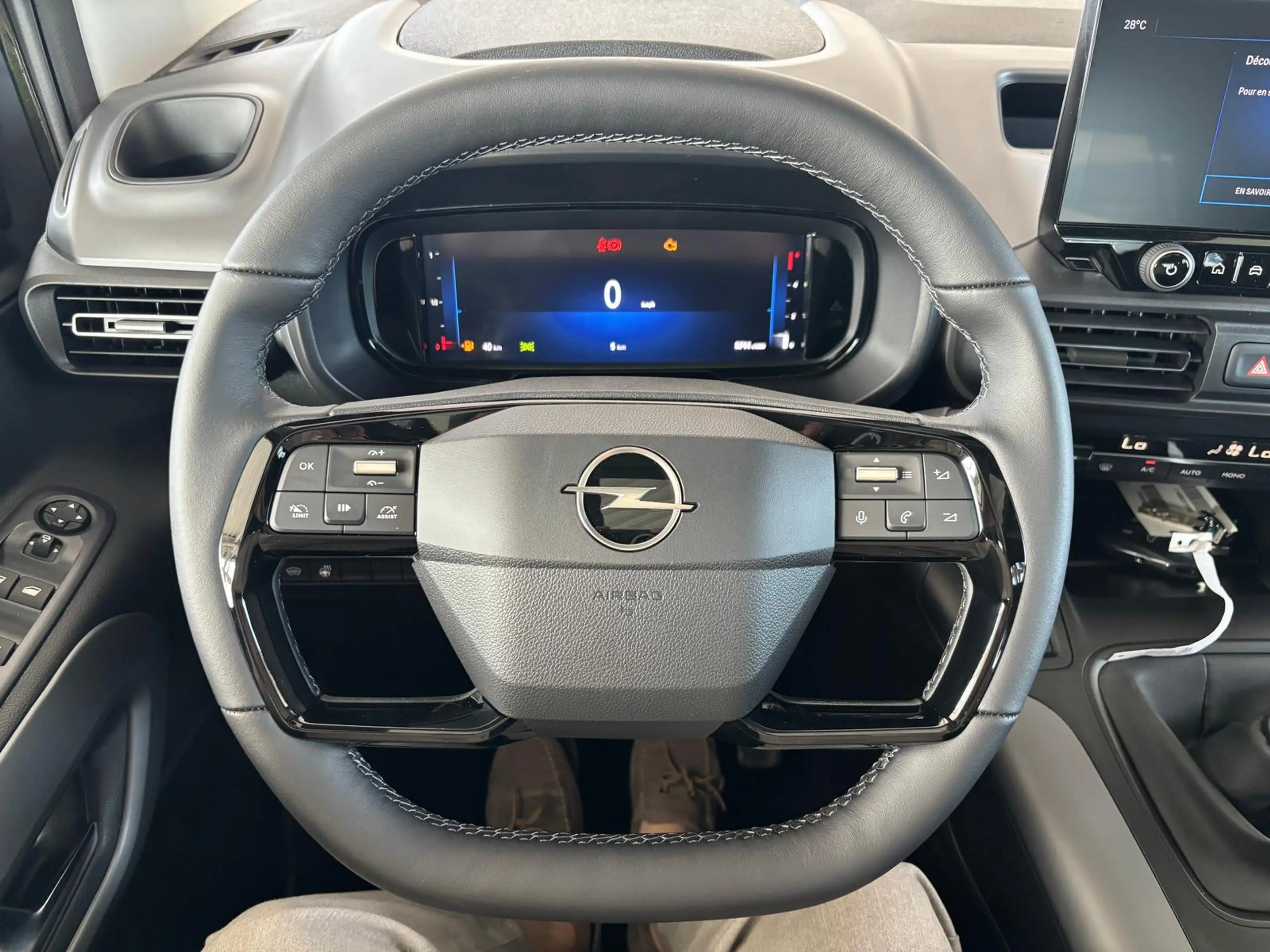 Opel Combo Life E GS — photo 12