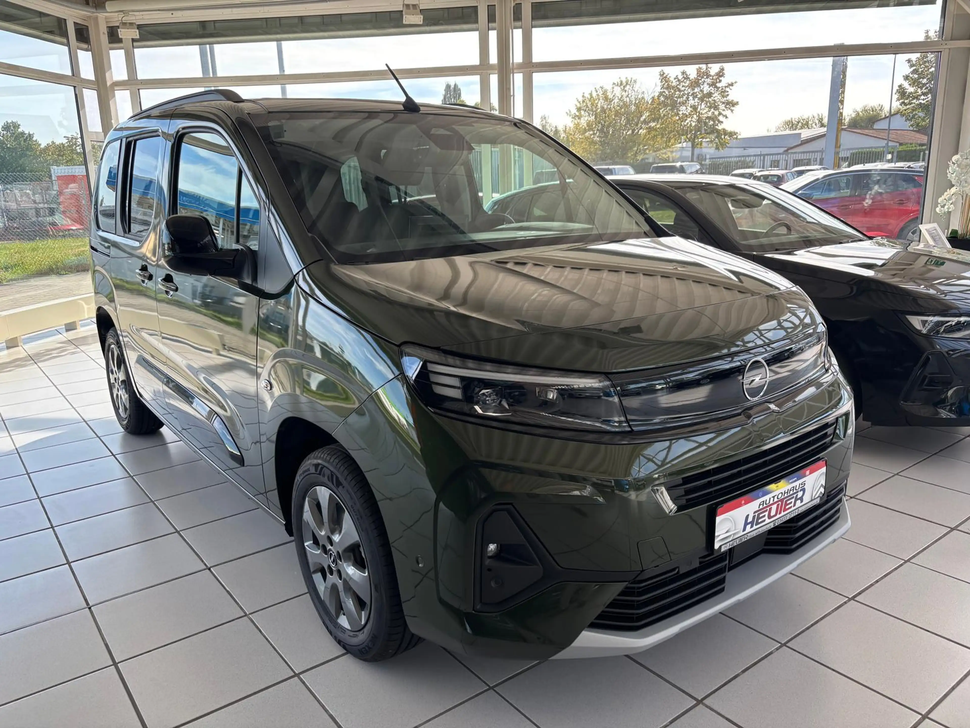 Opel Combo Life E GS — photo 3
