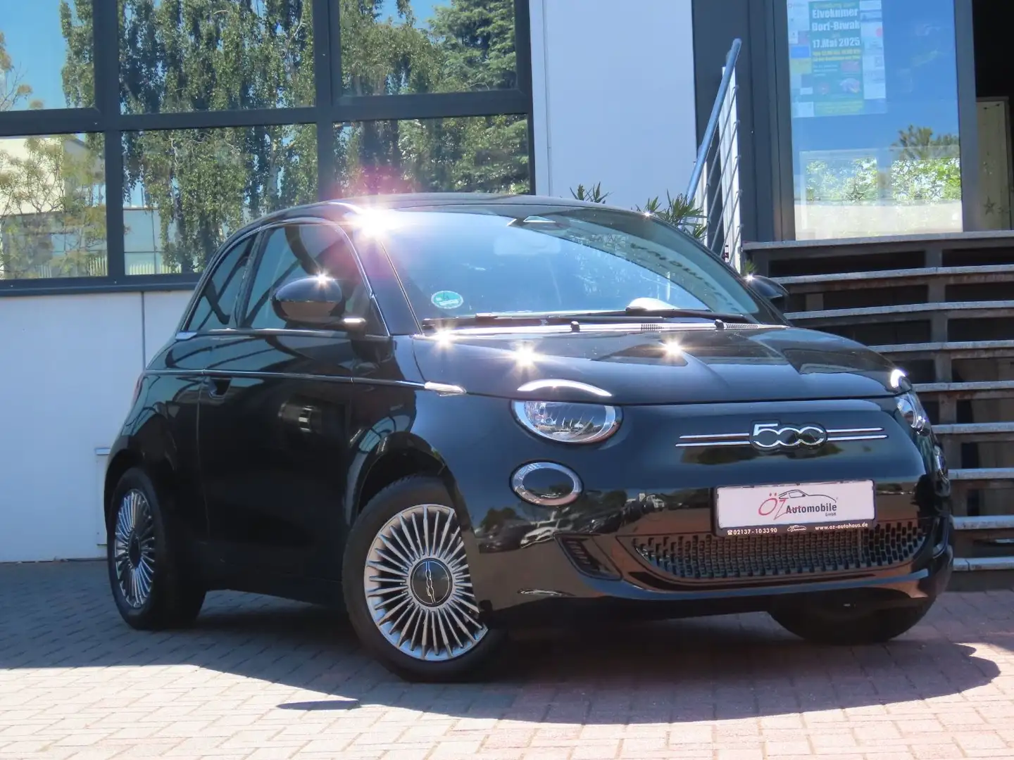 Fiat 500e 42 kWh CarPlay Klima  1-Hand  Nur  3.291 km Schwarz - 1