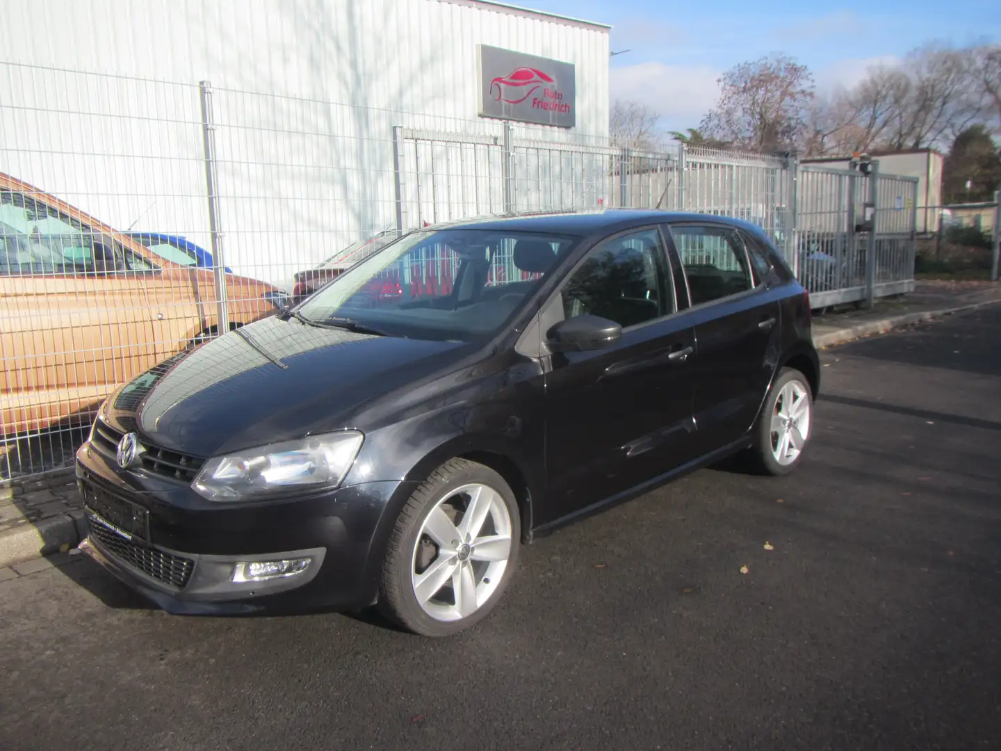Volkswagen Polo Trendline 1.2, Mod 2010, TÜV u Kundendienst neu Schwarz - 1