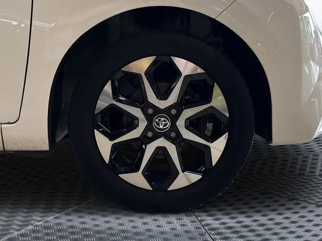 Toyota Aygo view 9