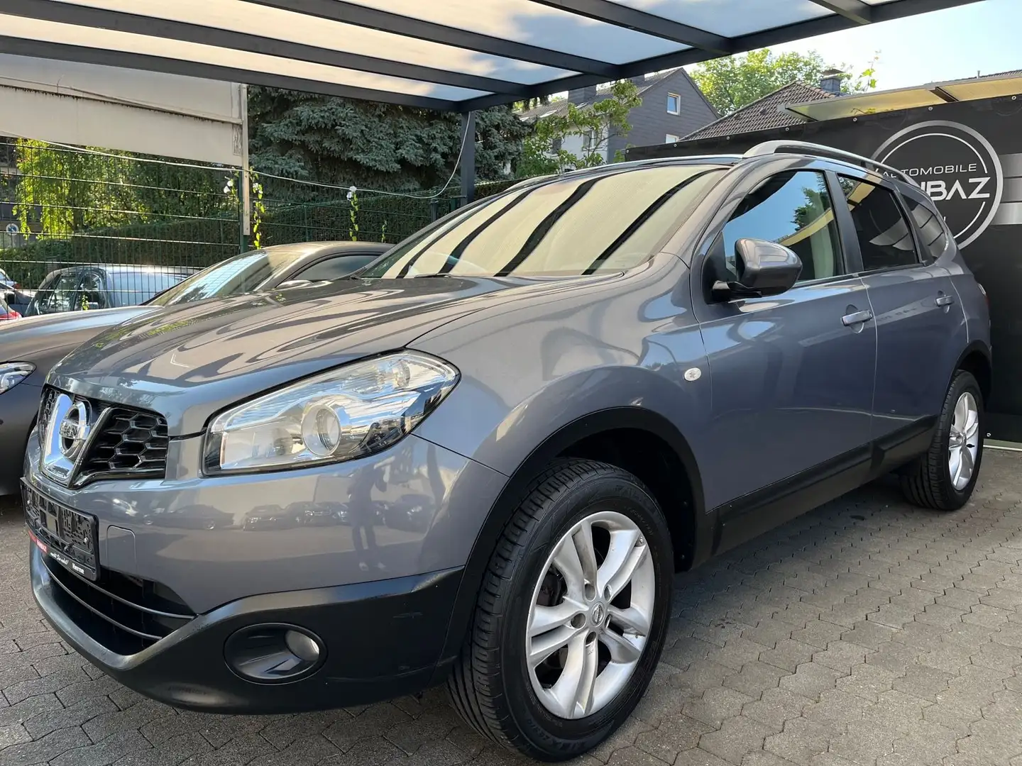 Nissan Qashqai+2 *7 SITZER*PANORAMA*1.HAND*UNFALLFREI Grijs - 1