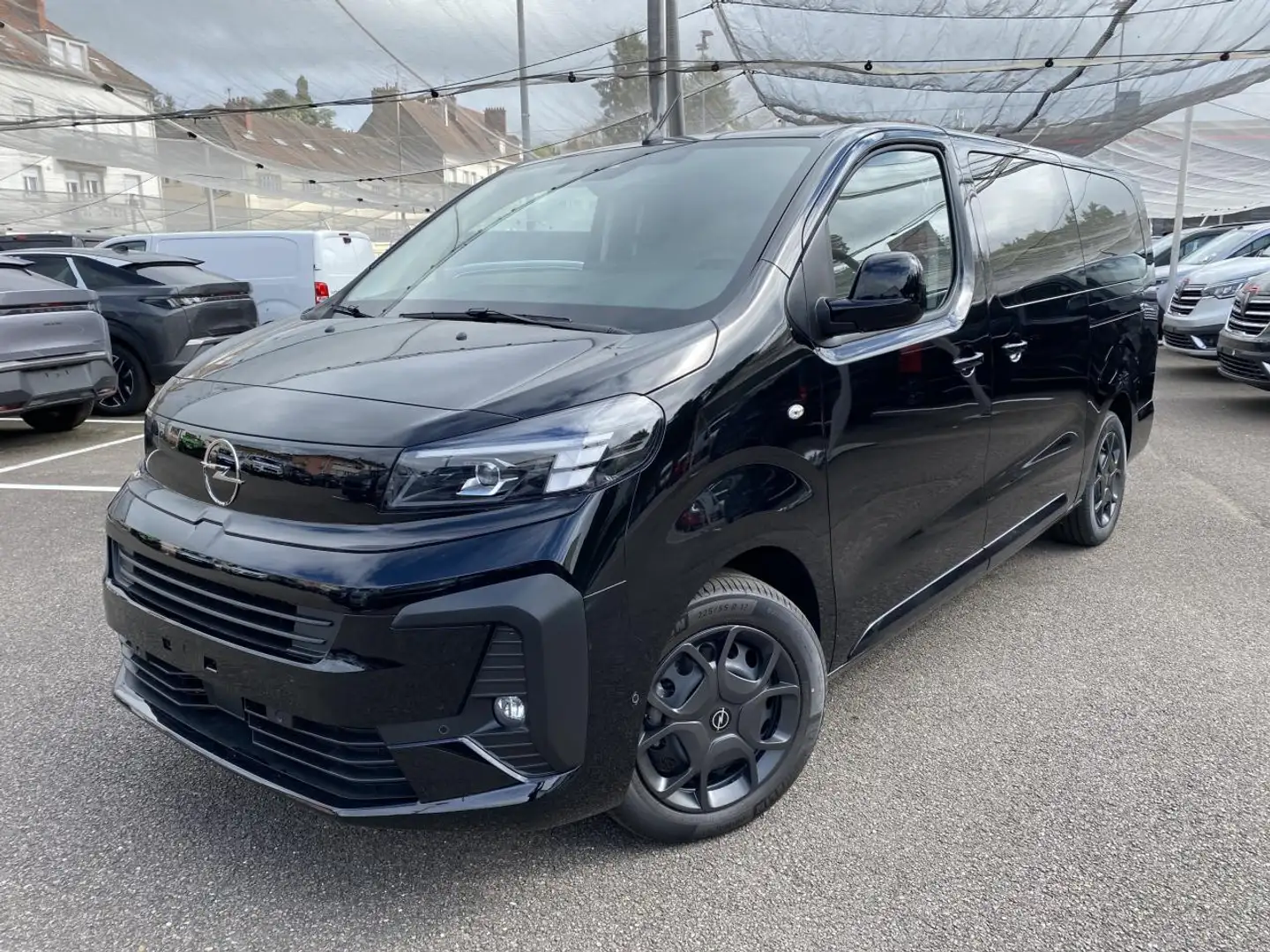 Opel Zafira (2) XL 2.2 BlueHDi 180 EAT8 S\u0026S Business 9PL CLIM AUTO / CAMERA / SIEGES CHAUFFANTS Nero - 2