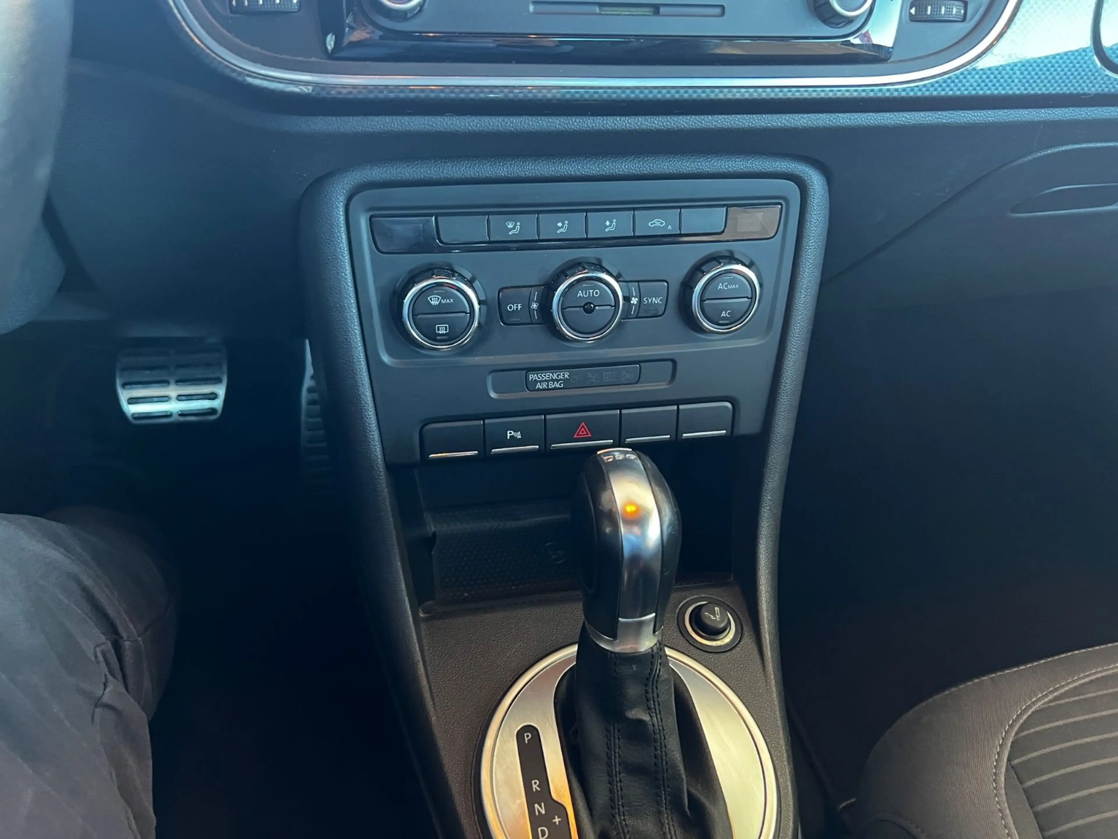 Volkswagen Beetle Lim. Sport I TÜV I Automatik I NAVI — photo 15