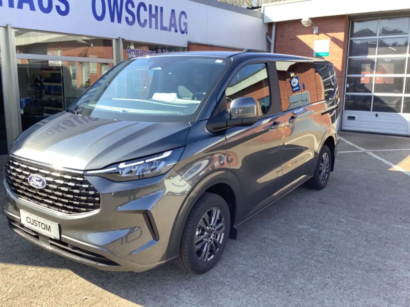 Ford Tourneo Custom L1 Titanium FWD Gris - 1
