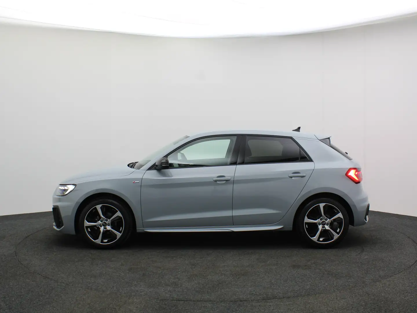 Audi A1 Sportback 25 TFSI 95pk S edition Grijs - 2