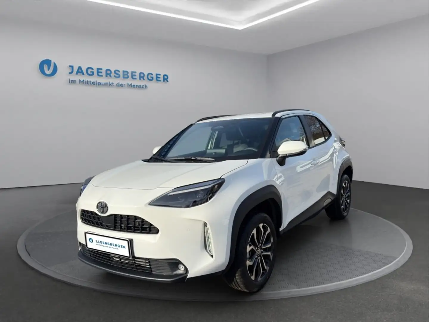 Toyota Yaris Cross 1,5 VVT-i Hybrid Active Drive AWD-i Au Weiß - 1