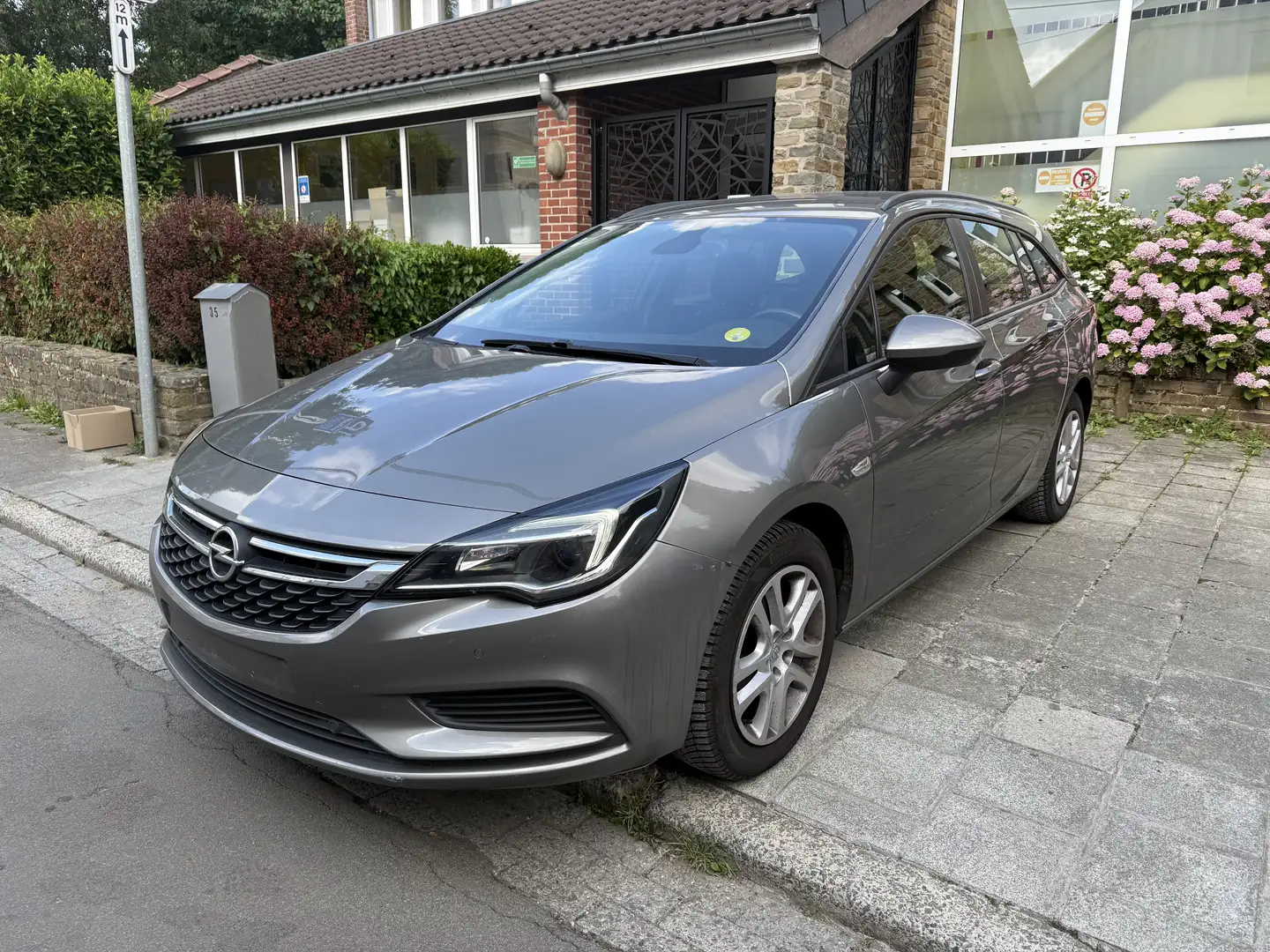 Opel Astra Sports Tourer 1.6 CDTI 110 ch Business Edition - 1