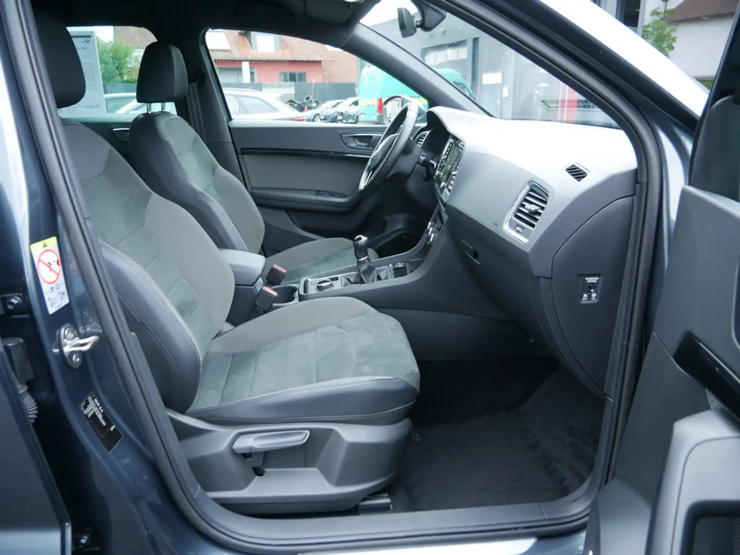 SEAT Ateca 1.5 TSI Xcellence 19"-LM SHZ NAVI LED Grau - 2