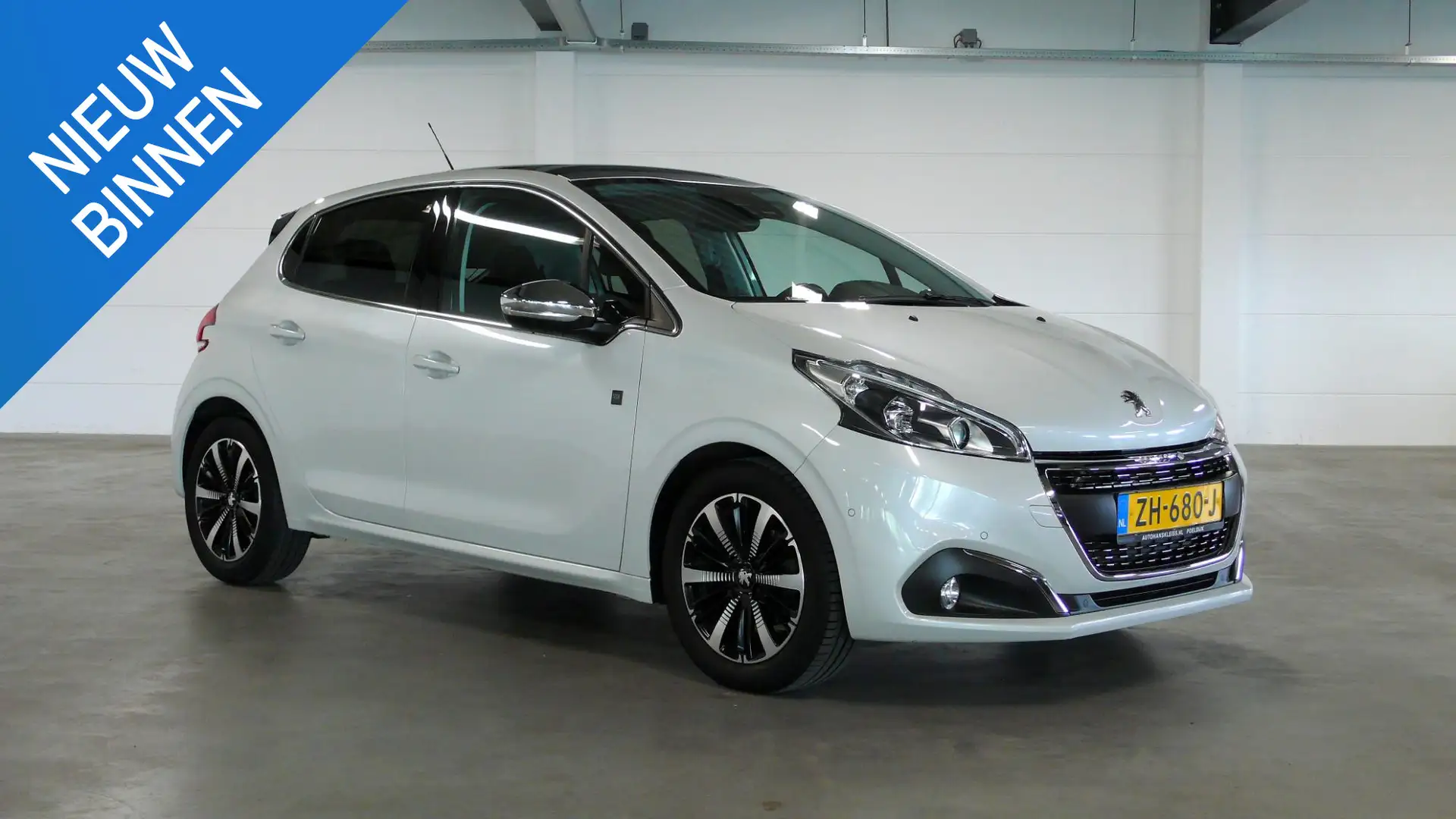 Peugeot 208 1.2 PureTech Tech Edition | Navi | CarPlay | 1e ei Wit - 1