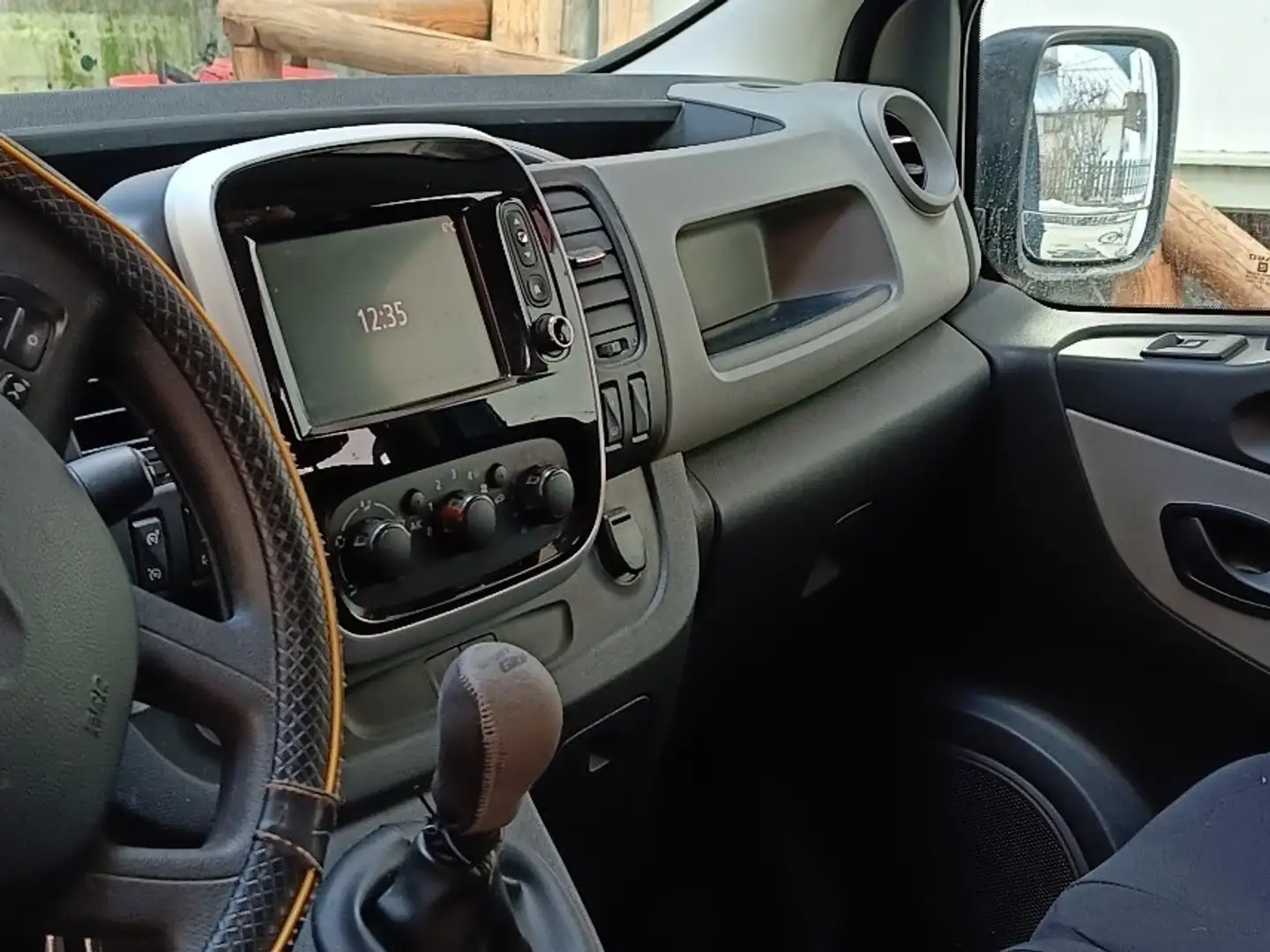 Renault Trafic - 1
