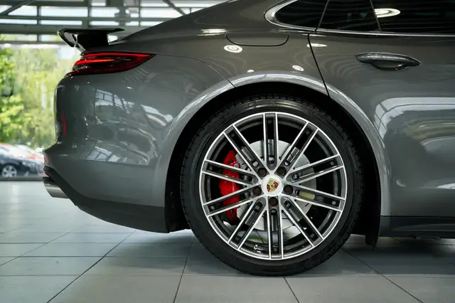 Porsche Panamera view 10