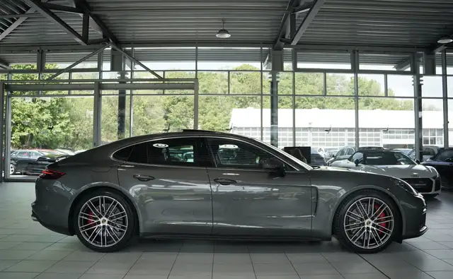 Porsche Panamera view 7