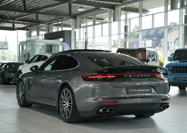 Porsche Panamera view 13