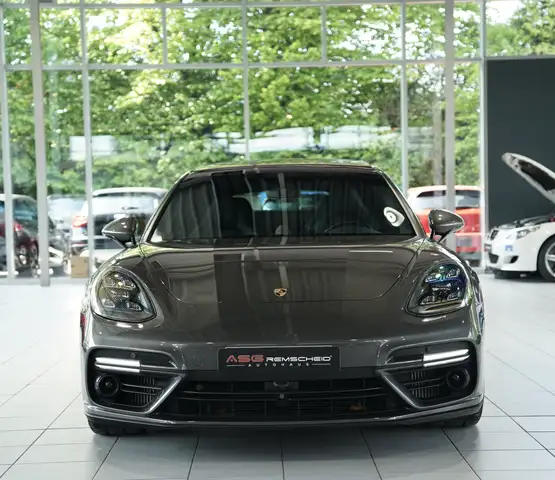 Porsche Panamera view 4