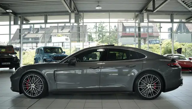Porsche Panamera view 14