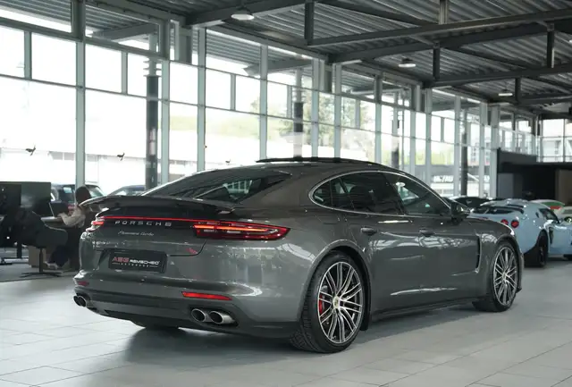 Porsche Panamera view 11