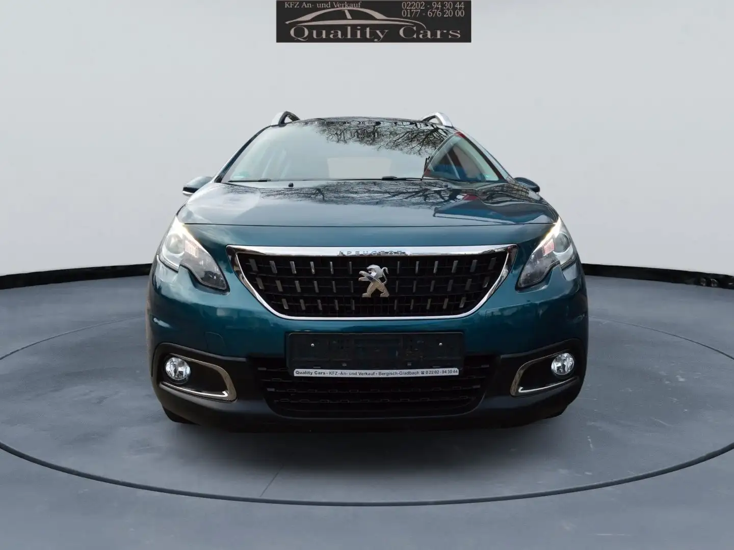 Peugeot 2008 1,2  81KW/ 110PS  1. Hand Grün - 2