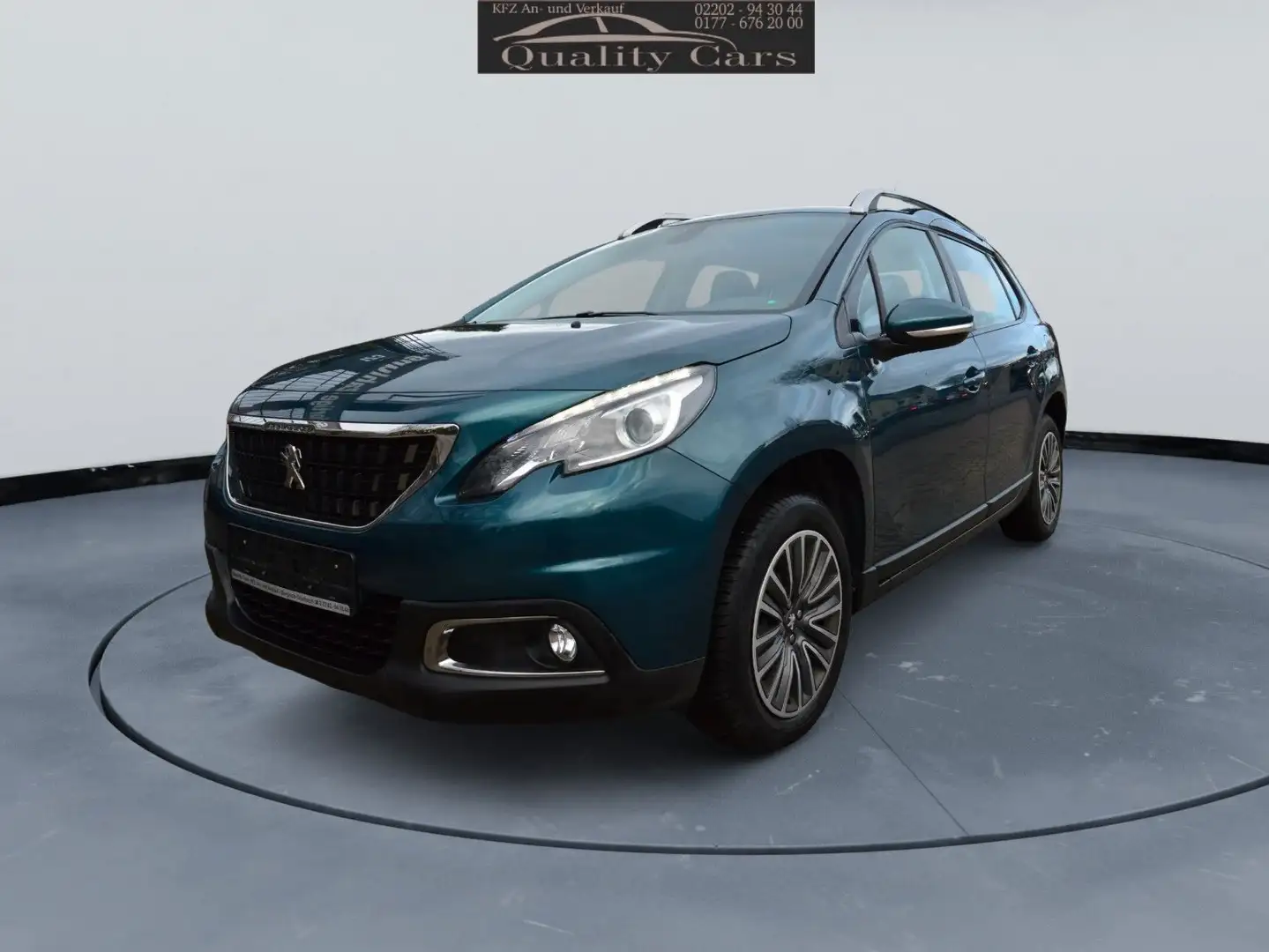 Peugeot 2008 1,2  81KW/ 110PS  1. Hand Grün - 1