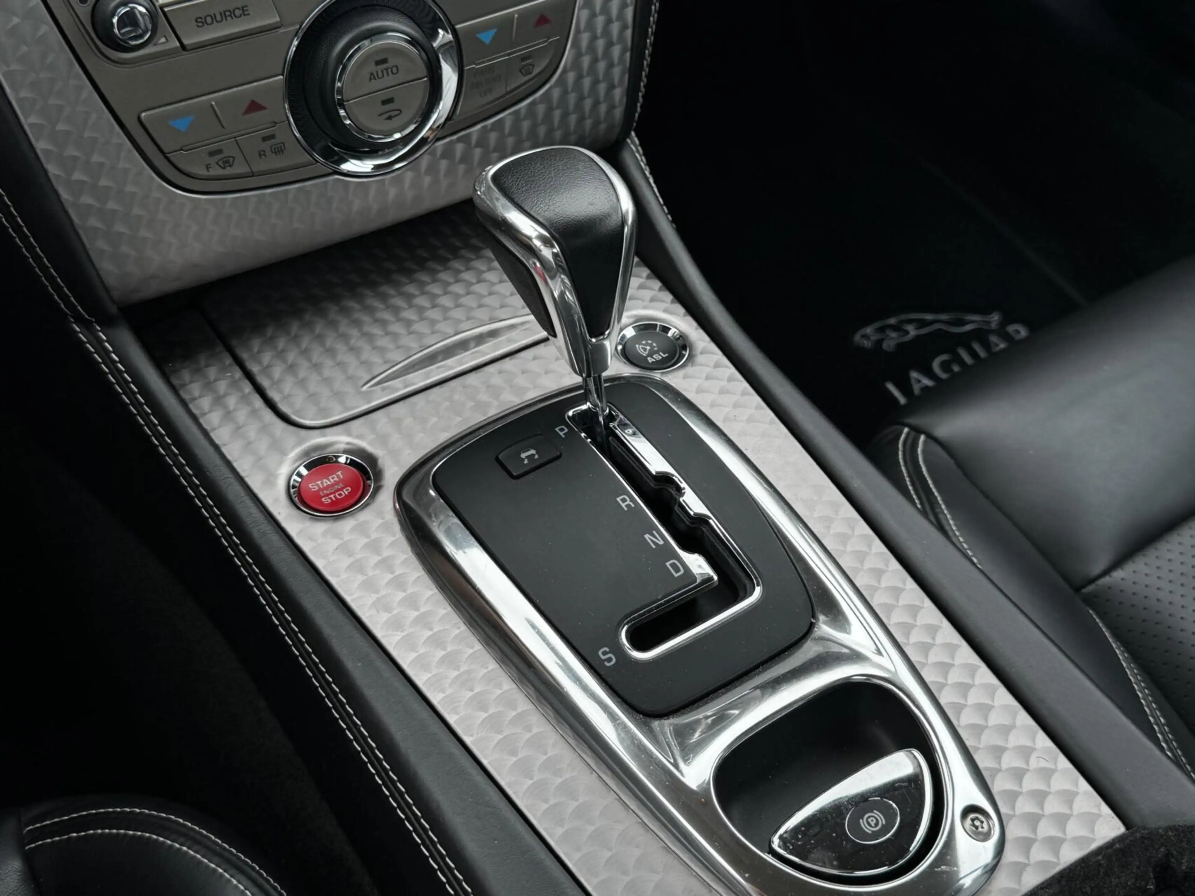 Jaguar XKR 4.2V8 Coupé|20"BBS|6-piston|Bowers&Wilkens|Keyles — photo 8
