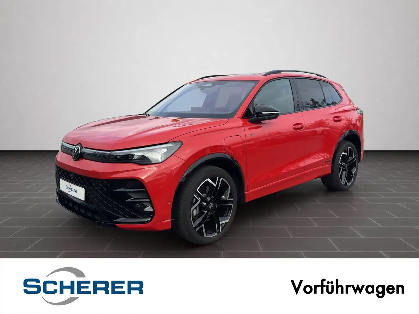 Volkswagen Tiguan R-Line BlackStyle eHybrid, AHK, Pano, Par Rot - 1