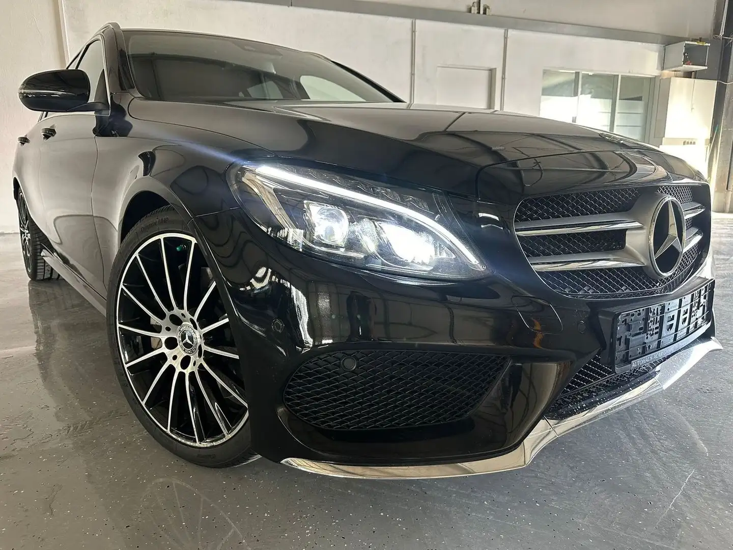 Mercedes-Benz C 250 T CGI AMG-Line LED Kamera 8-Fach Totwinkelass. Schwarz - 1