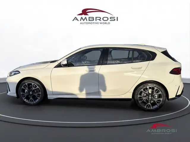 BMW 1 Series view 6