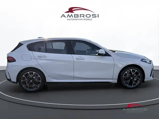 BMW 1 Series view 5