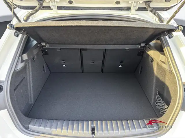 BMW 1 Series view 9