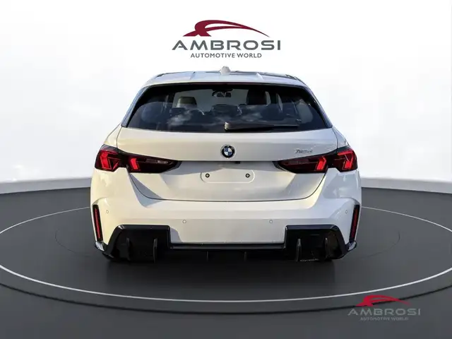 BMW 1 Series view 8