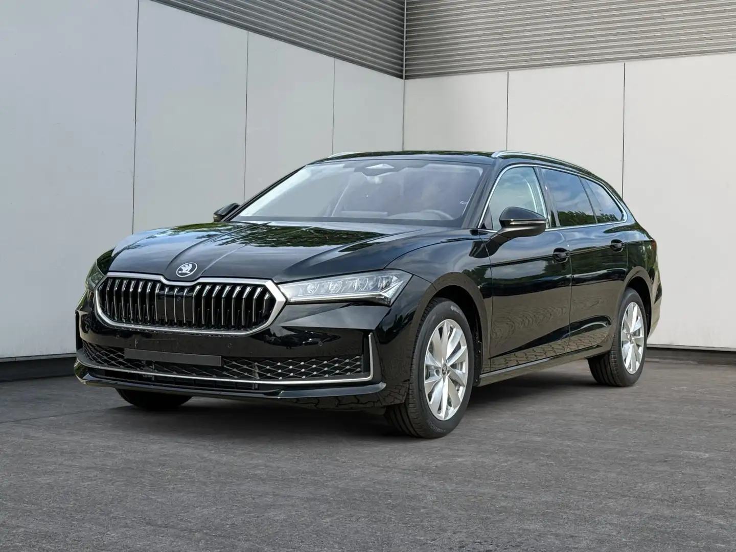Skoda Superb Combi Selection DSG+4WD+AHK+NAVI+EL. HECKKL.+SH... Schwarz - 1