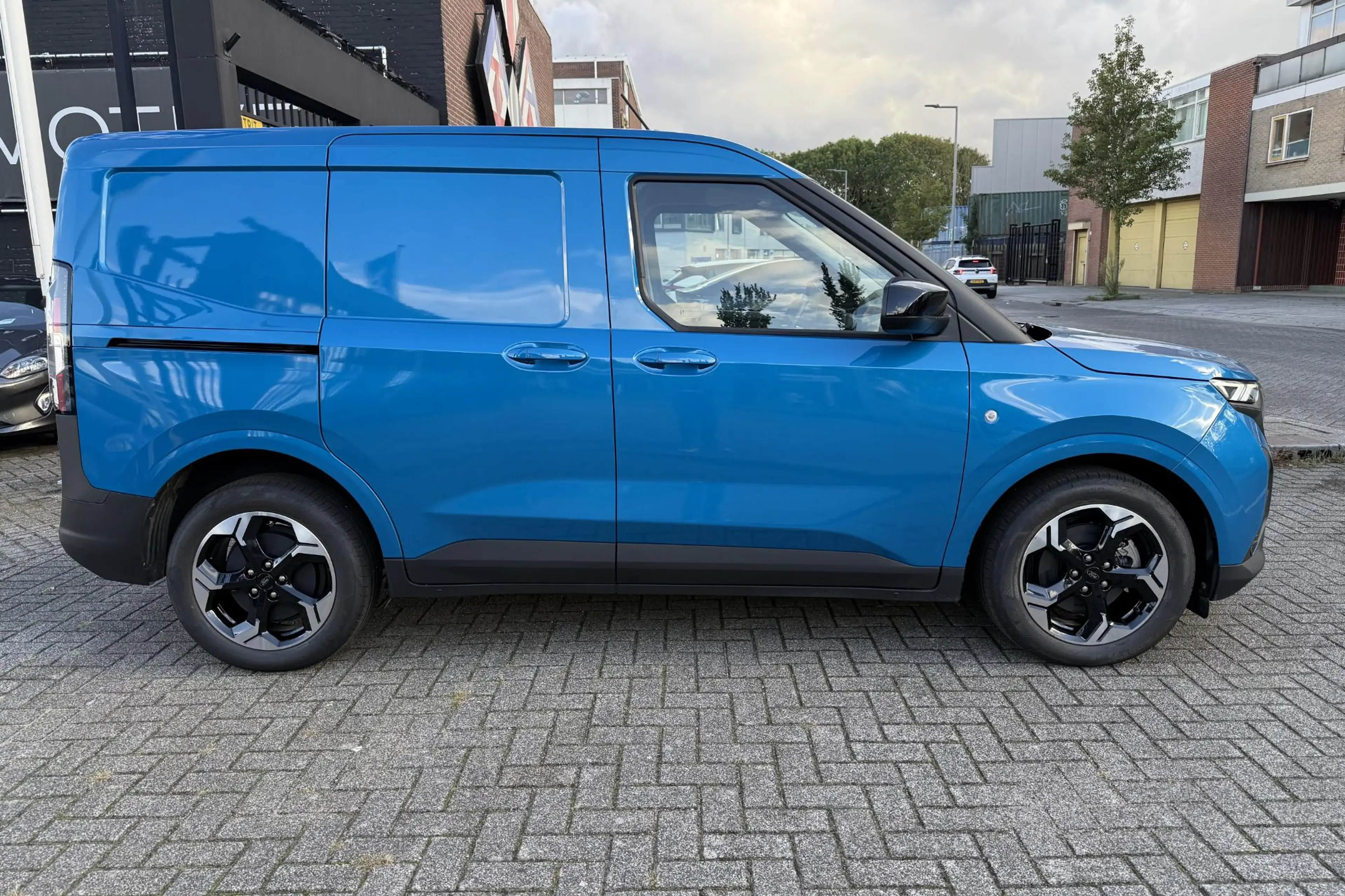 Ford Transit Courier E-Transit Limited 44 kWh | Trekhaak | Driver Assis — photo 3