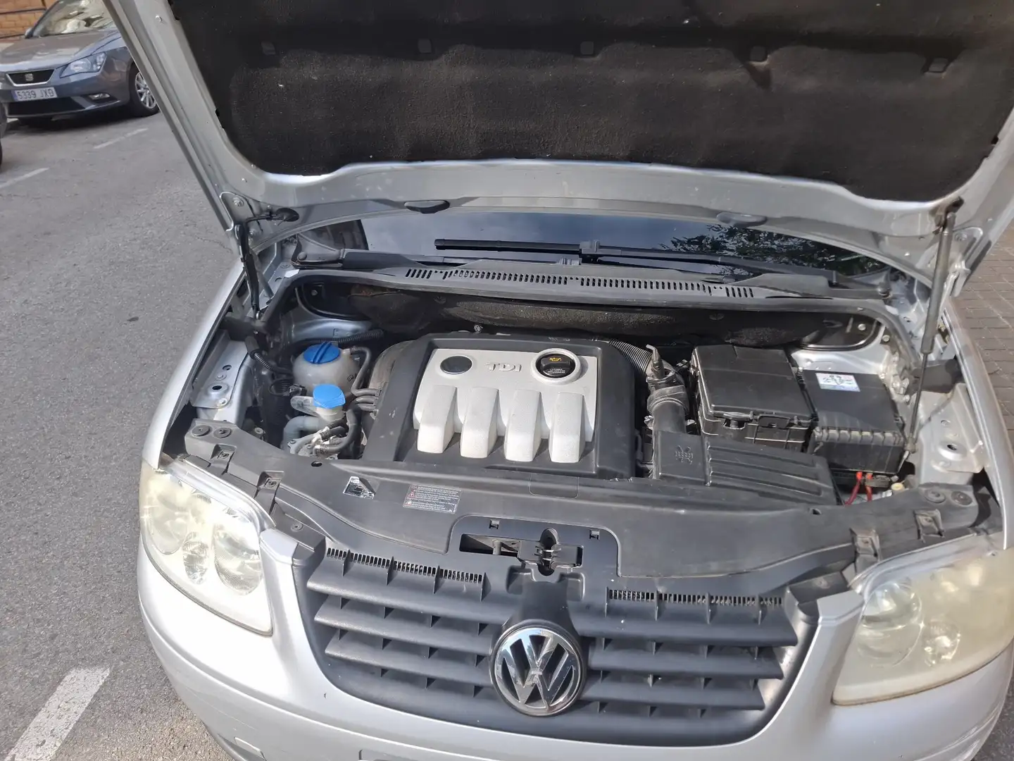 Volkswagen Touran 1.9TDI Advance - 1