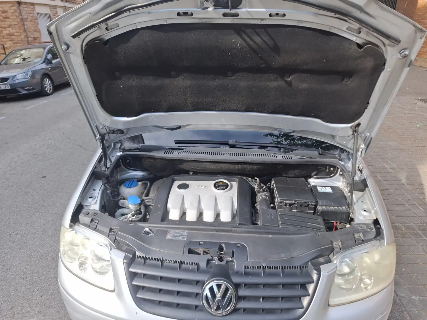 Volkswagen Touran 1.9TDI Advance - 2