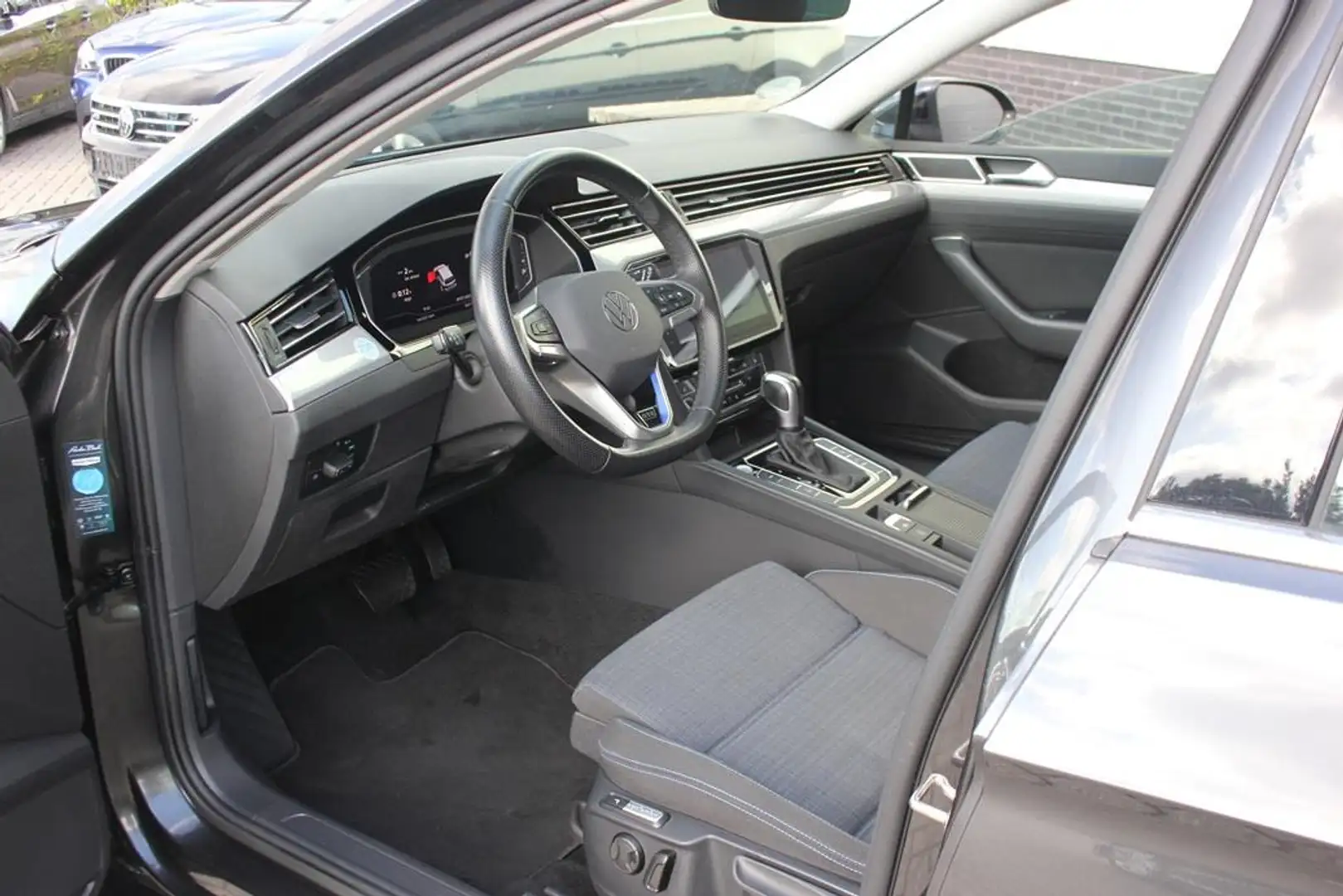 Volkswagen Passat Variant 1.4 TSI GTE Business | Trekhaak | Grijs - 2
