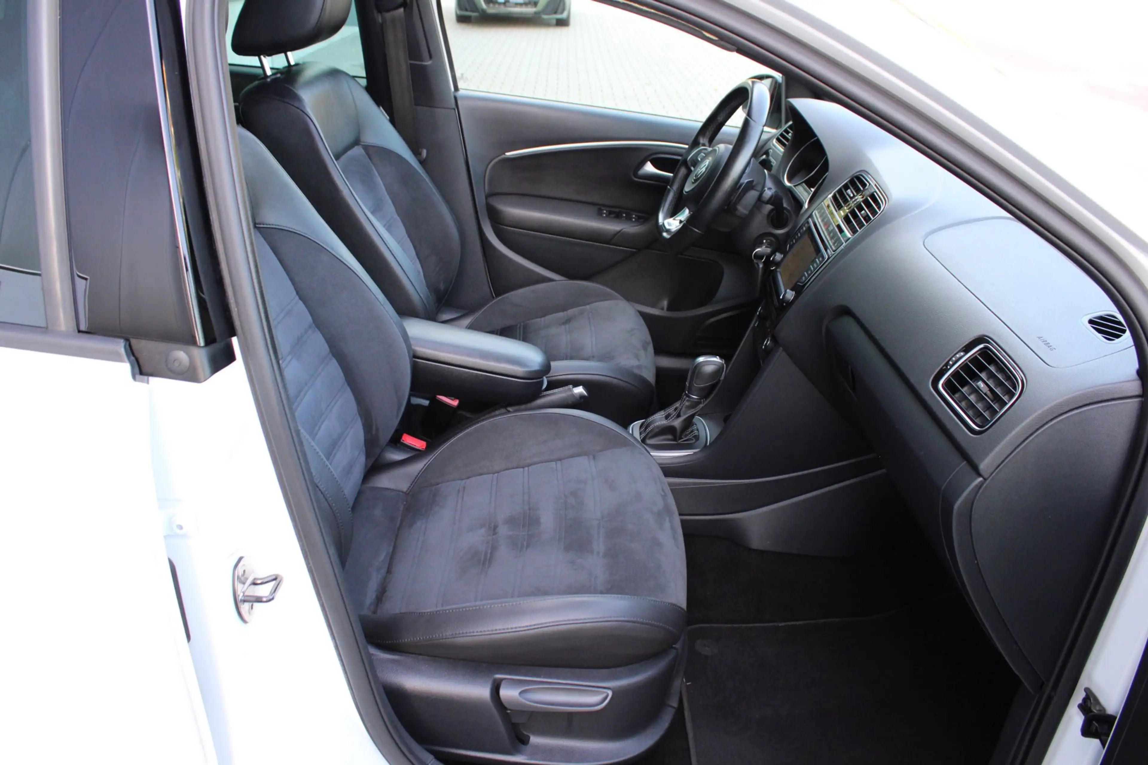 Volkswagen Polo 1.4 TSI BLUE GT 150 PK | DSG | PANO | CAMERA | ACC — photo 44
