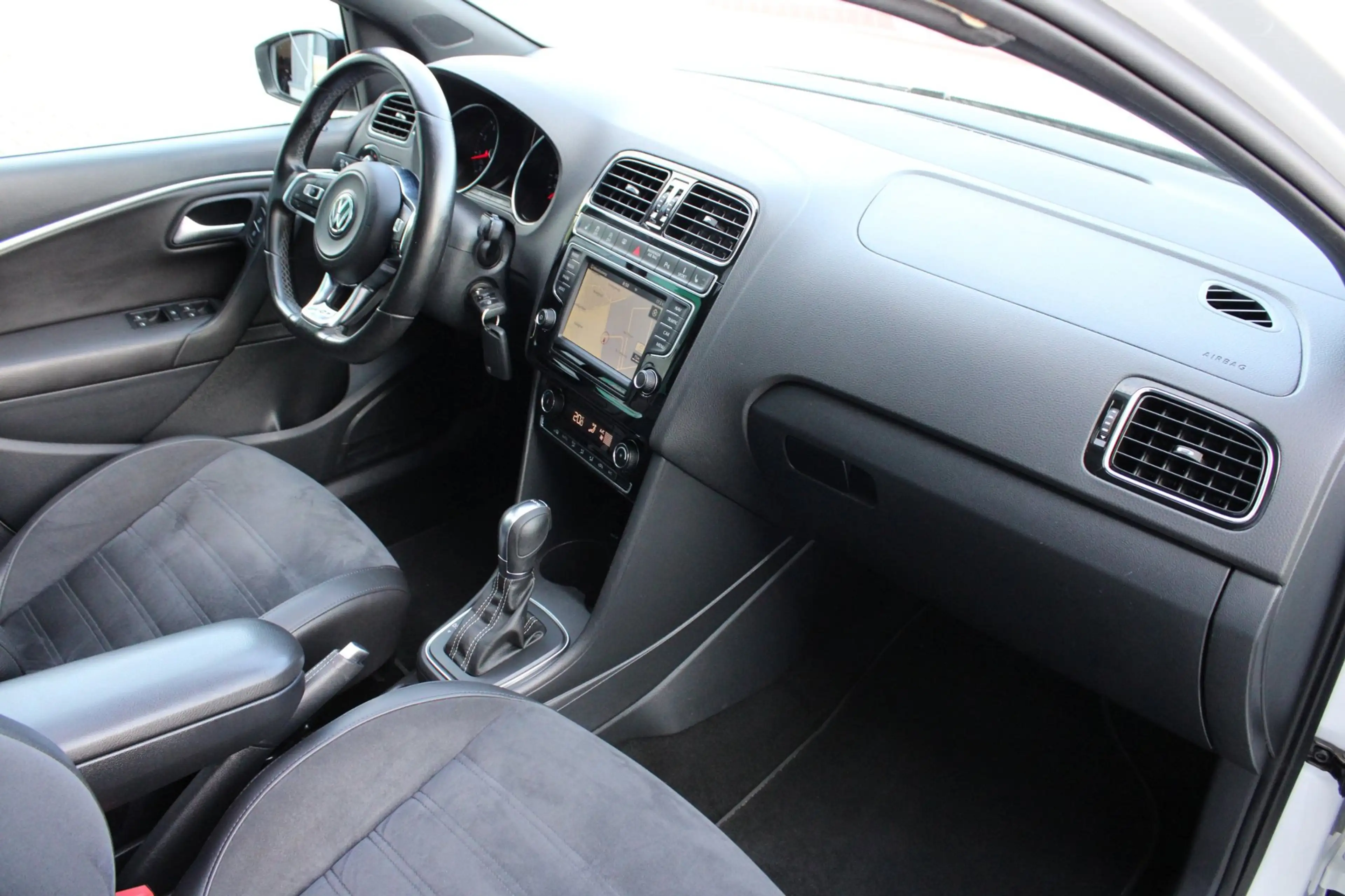 Volkswagen Polo 1.4 TSI BLUE GT 150 PK | DSG | PANO | CAMERA | ACC — photo 43