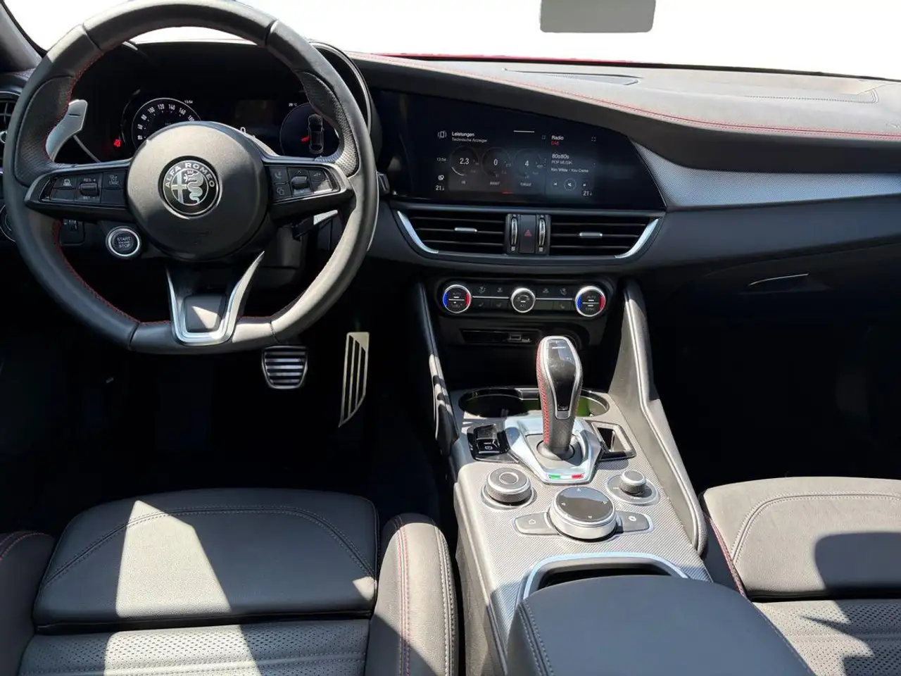 Alfa Romeo Giulia 2024 — фото 15
