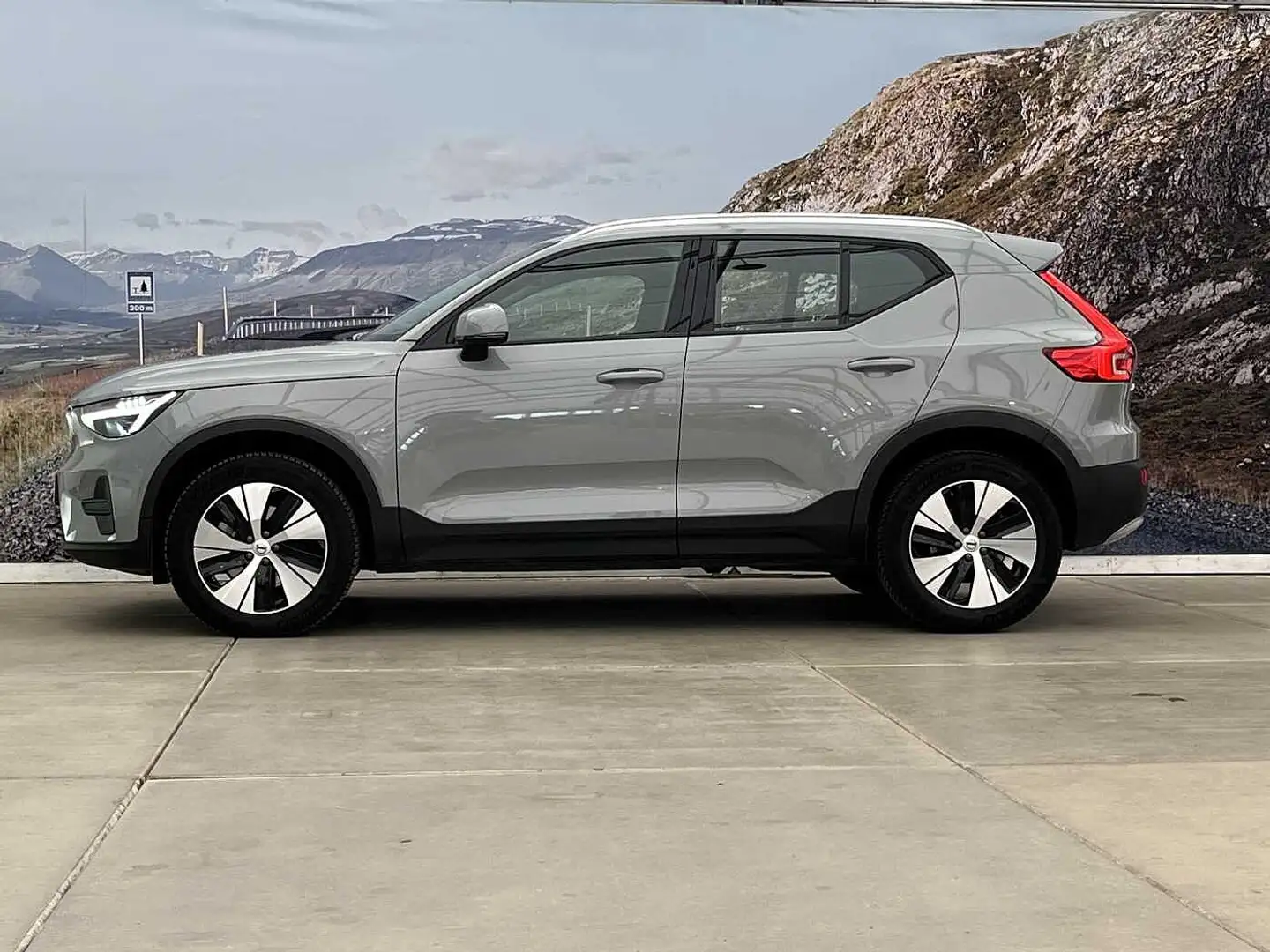 Volvo XC40 T2 AUT BRIGHT - LEDER - WINTER - ... Grijs - 2