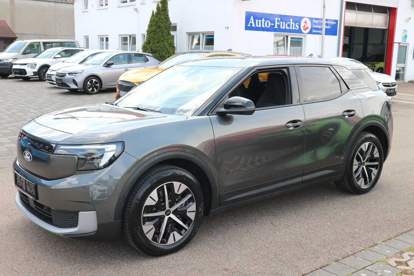 Ford Explorer AWD Extended Range 82kWh AHK Teilleder Gris - 1