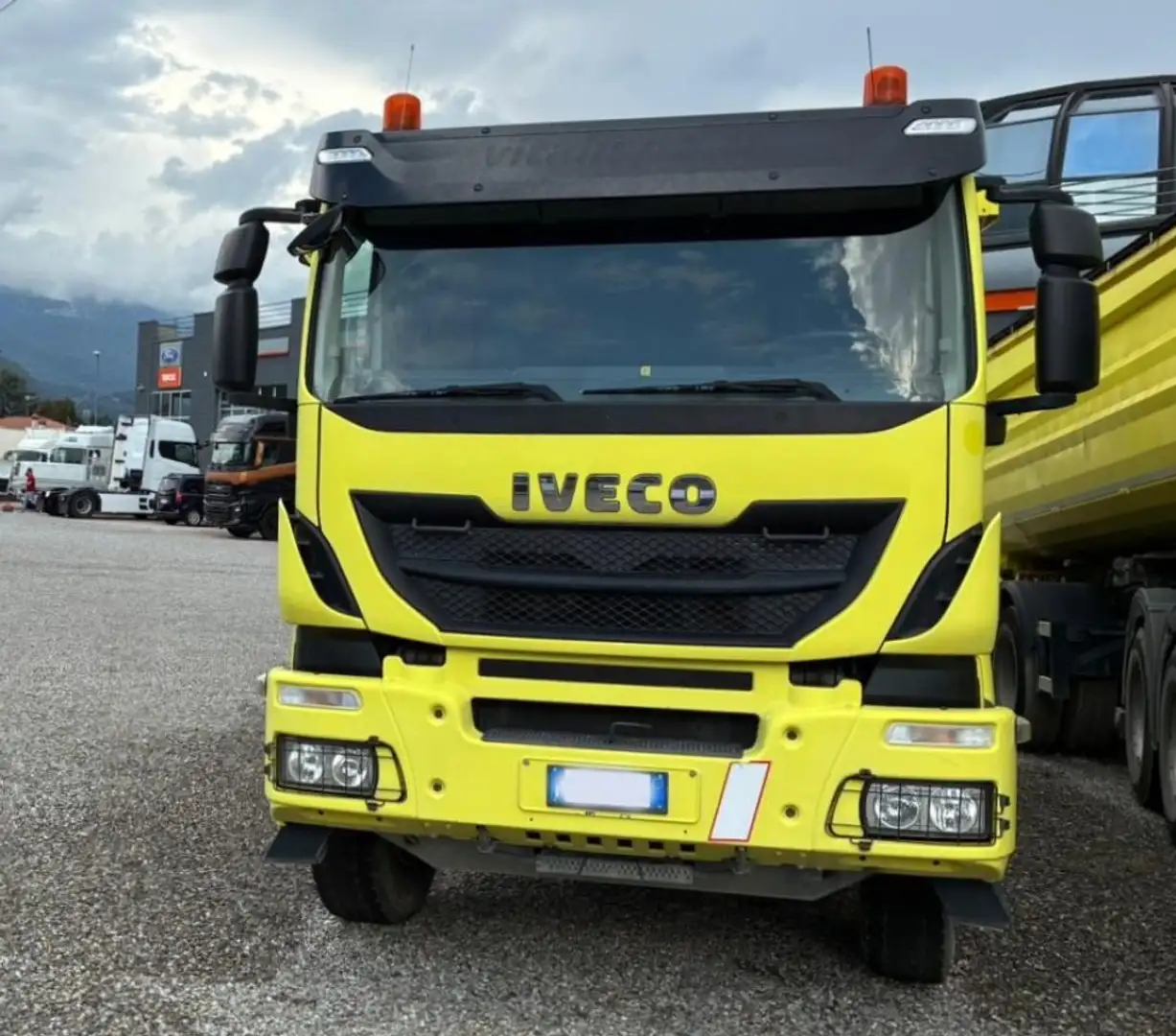 Iveco Trakker 500 Jaune - 1