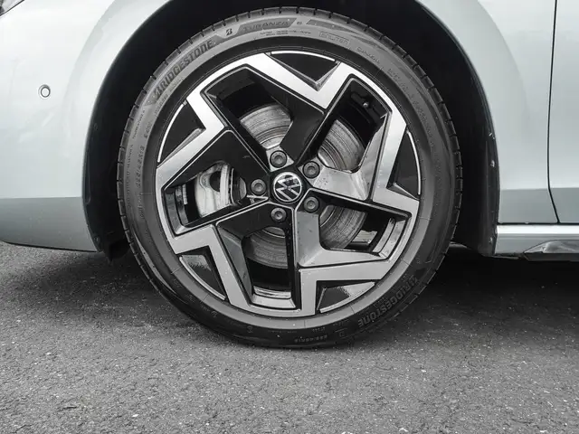 Volkswagen Passat view 7