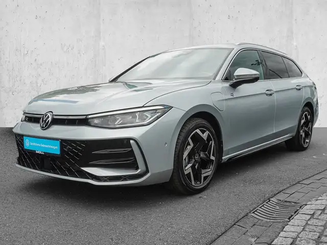 Volkswagen Passat view 2
