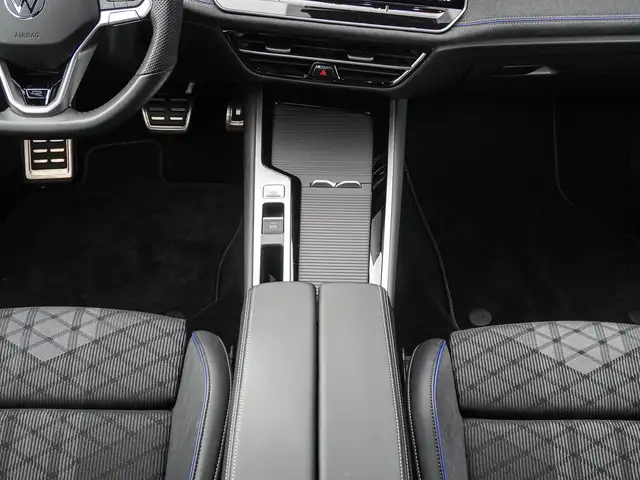 Volkswagen Passat view 14