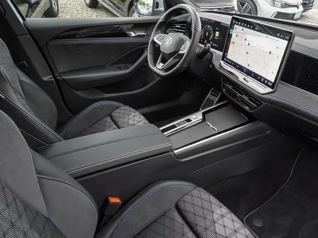 Volkswagen Passat view 8