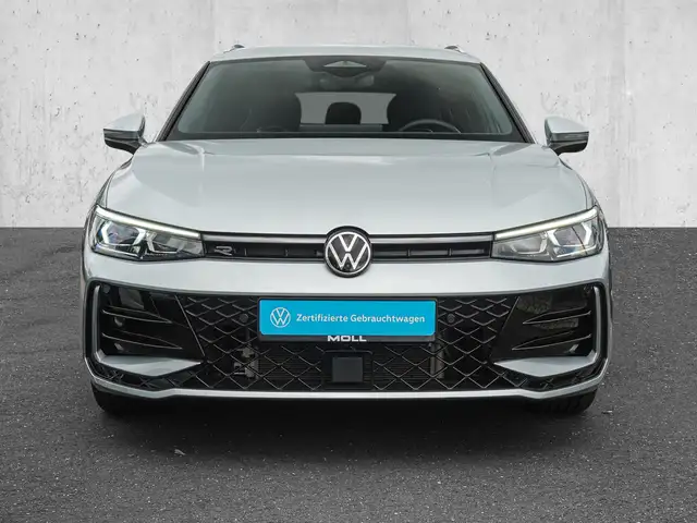Volkswagen Passat view 3